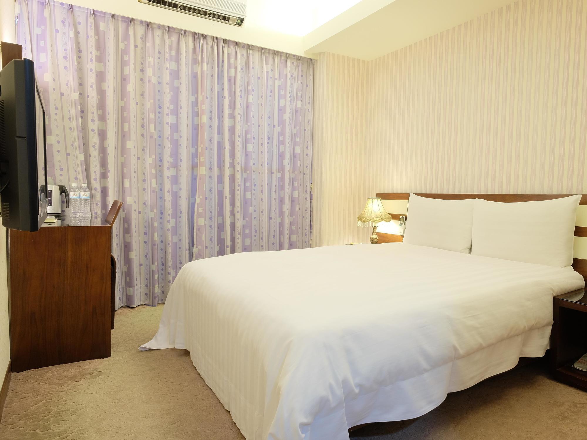 Talmud Hotel Gongyuan Taichung Exterior photo