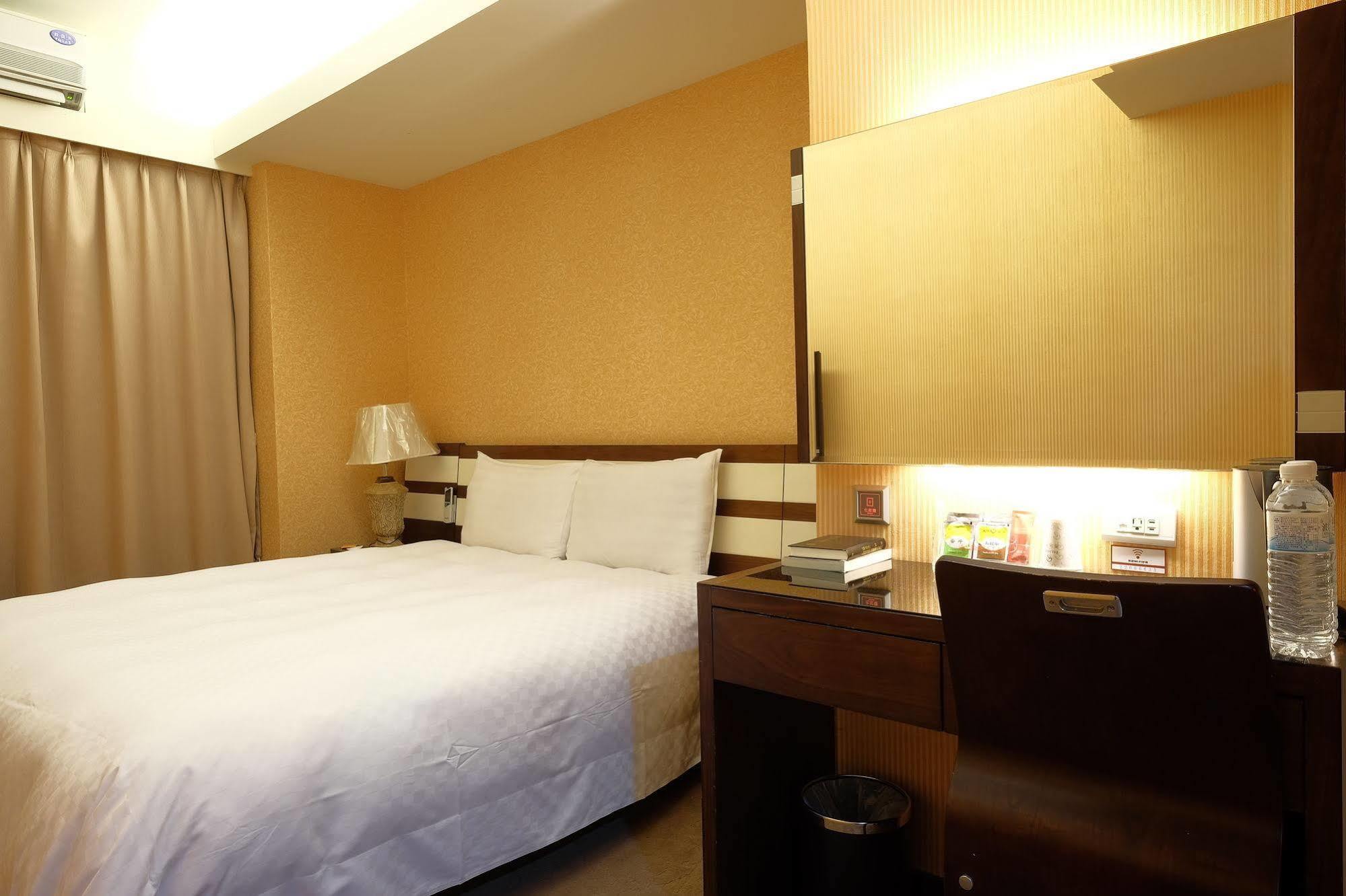 Talmud Hotel Gongyuan Taichung Exterior photo