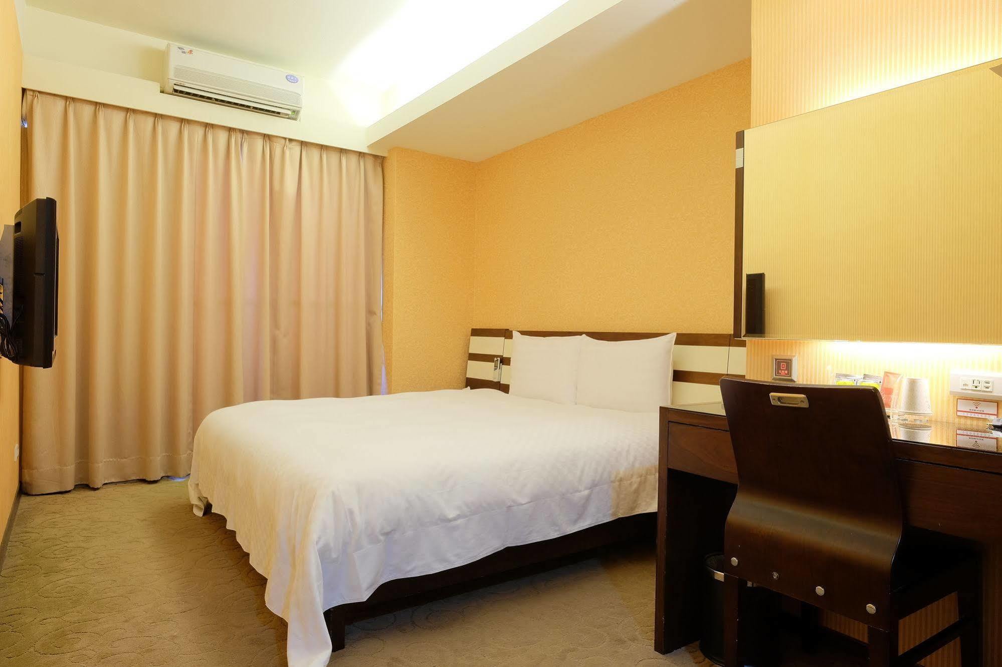 Talmud Hotel Gongyuan Taichung Exterior photo