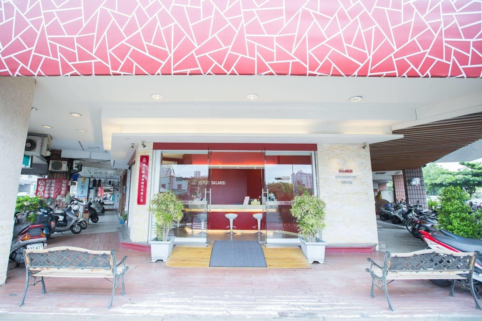 Talmud Hotel Gongyuan Taichung Exterior photo